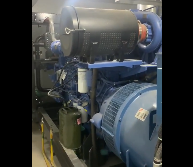 某企业1000KW玉柴发电机组交付使用 某企业1000KW玉柴发电机组交付使用